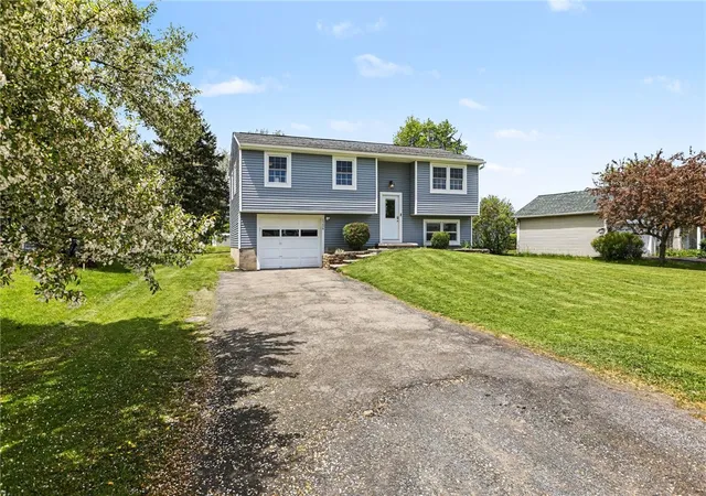 Homes for sale in Farmington, NY | 1258 Glen Carlyn Dr, Farmington, NY 14425 | MLS# R1680920