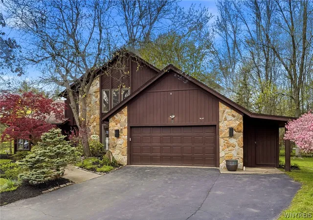 Homes for sale in Amherst, NY | 2 Chicory Ln, Amherst, NY 14051 | MLS# B1680853