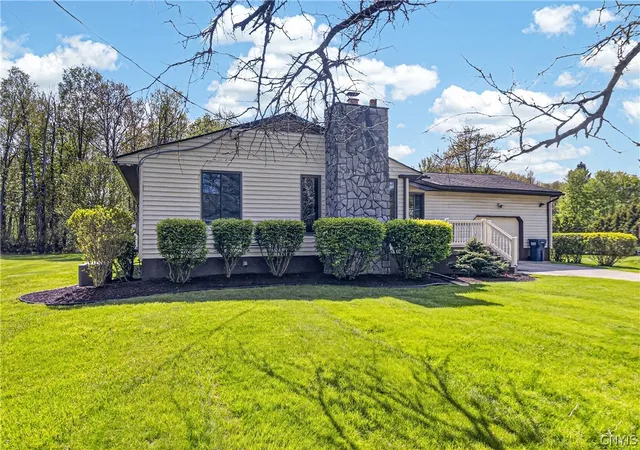 2nd image of 7 Homestead Rd W, Clinton, NY 13323 | MLS# S1680517