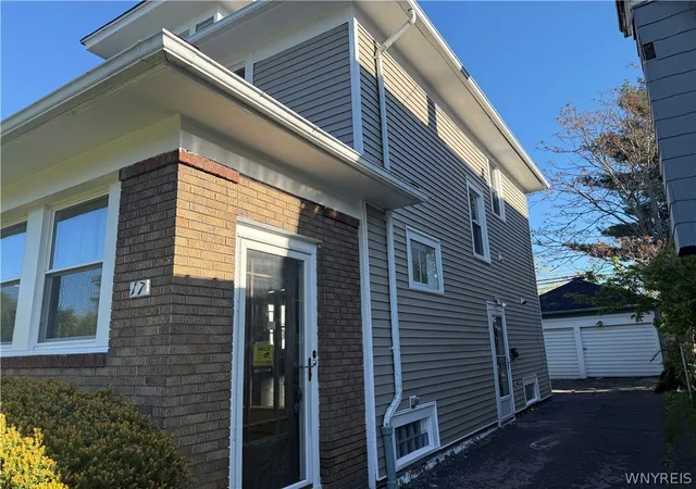 3rd image of 17 W Northrup Pl #N, Buffalo, NY 14214 | MLS# B1680705