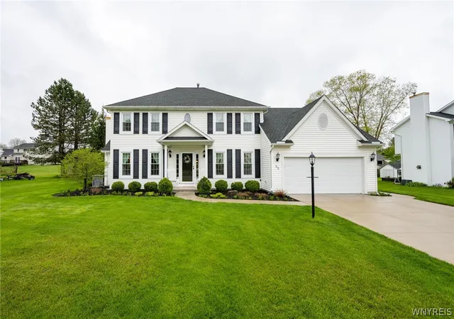 2nd image of 35 Pinyon Dr, Orchard Park, NY 14127 | MLS# B1680751