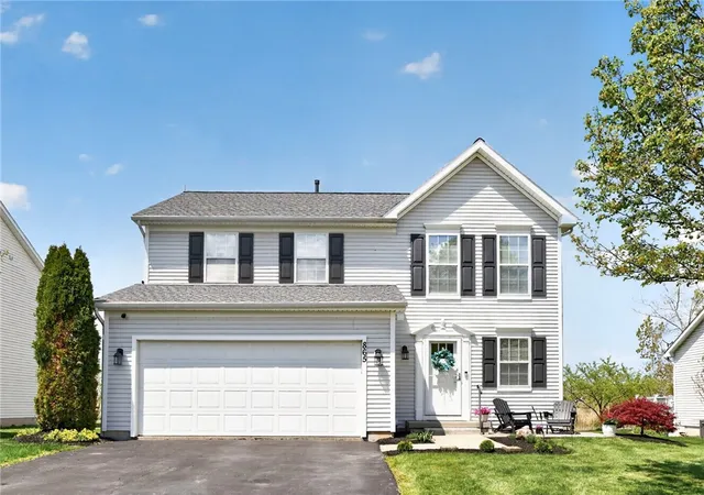 1st image of 865 Surrey Hill Wy, Rochester, NY 14623 | MLS# R1679393