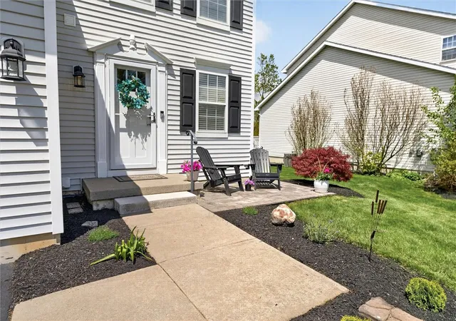 3rd image of 865 Surrey Hill Wy, Rochester, NY 14623 | MLS# R1679393