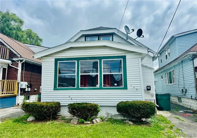 1st image of 129 Clarence Ave, Buffalo, NY 14215 | MLS# B1681421