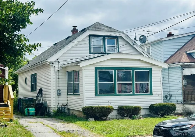 2nd image of 129 Clarence Ave, Buffalo, NY 14215 | MLS# B1681421