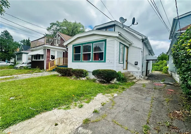 3rd image of 129 Clarence Ave, Buffalo, NY 14215 | MLS# B1681421