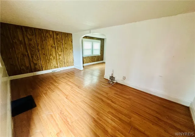 4th image of 129 Clarence Ave, Buffalo, NY 14215 | MLS# B1681421