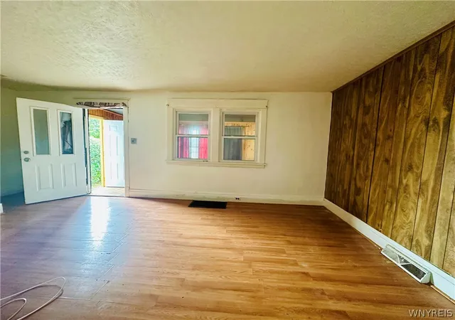 5th image of 129 Clarence Ave, Buffalo, NY 14215 | MLS# B1681421