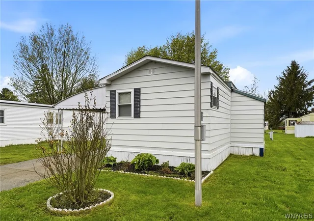 Photo 2 of Manufactured home for sale at 95 Quarry Hl, Akron, NY 14001 | MLS# B1681099 | Listing updated on 2026-06-29