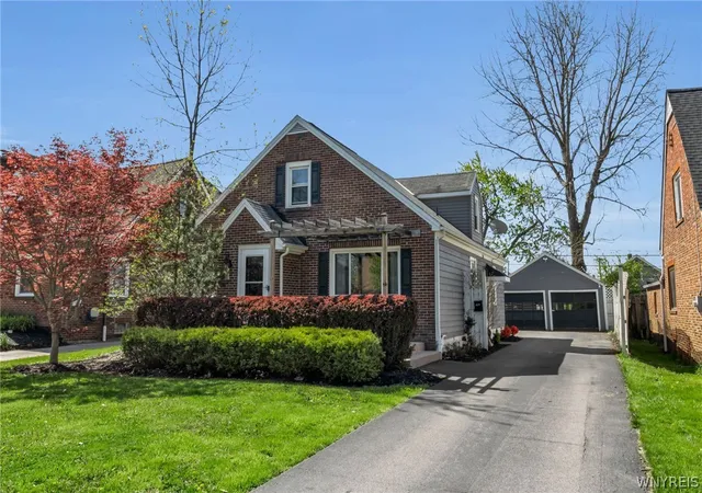 Homes for sale in Amherst, NY | 40 Mona Dr, Amherst, NY 14226 | MLS# B1681087