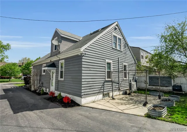 Homes for sale in Amherst, NY | 40 Mona Dr, Amherst, NY 14226 | MLS# B1681087