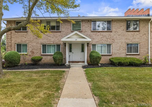 Homes for sale in Amherst, NY | 179 Old Lyme Dr #7, Amherst, NY 14221 | MLS# B1679732