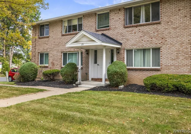 Homes for sale in Amherst, NY | 179 Old Lyme Dr #7, Amherst, NY 14221 | MLS# B1679732
