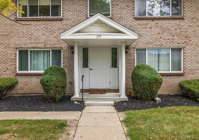 Homes for sale in Amherst, NY | 179 Old Lyme Dr #7, Amherst, NY 14221 | MLS# B1679732