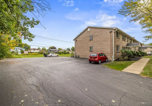 Homes for sale in Amherst, NY | 179 Old Lyme Dr #7, Amherst, NY 14221 | MLS# B1679732