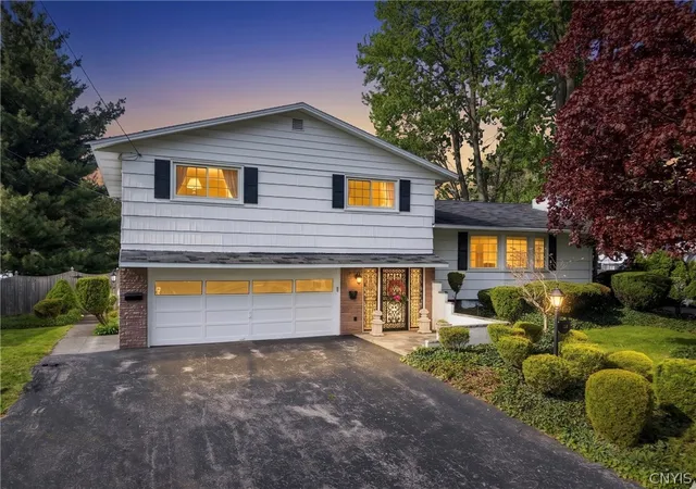 1st image of 210 Colony Park Dr, Liverpool, NY 13088 | MLS# S1681424