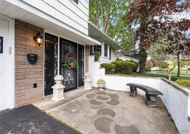 4th image of 210 Colony Park Dr, Liverpool, NY 13088 | MLS# S1681424