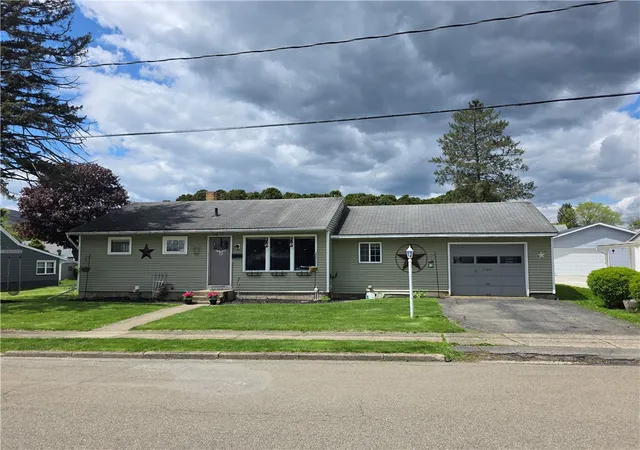 3rd image of 227 Kingsbury Ave, Corning, NY 14830 | MLS# R1681319