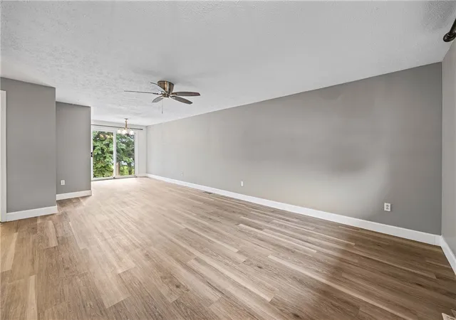 2nd image of 3 Southfield Dr, Webster, NY 14580 | MLS# R1681382