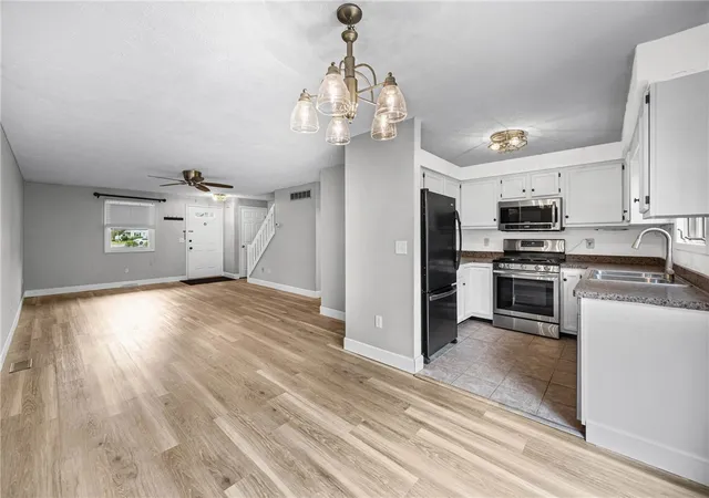 3rd image of 3 Southfield Dr, Webster, NY 14580 | MLS# R1681382