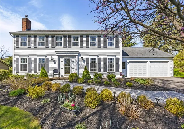3rd image of 14 Summit Oaks, Pittsford, NY 14534 | MLS# R1681201