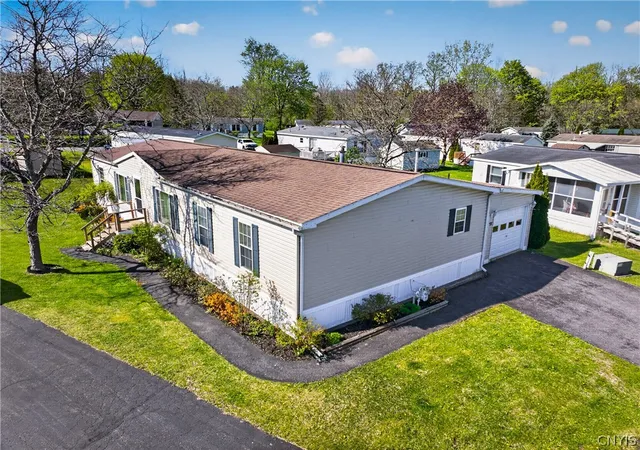 Homes for sale in New Hartford, NY | 12 Waterwheel Cir, New Hartford, NY 13413 | MLS# S1680875