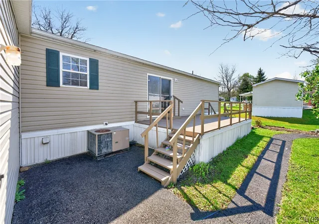 Homes for sale in New Hartford, NY | 12 Waterwheel Cir, New Hartford, NY 13413 | MLS# S1680875
