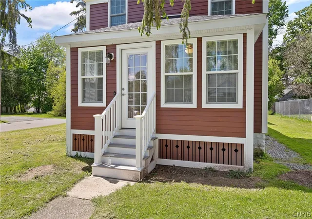4th image of 201 Plymouth Ave, Salina, NY 13211 | MLS# S1681245