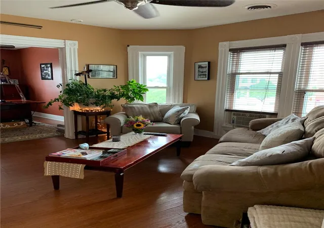 2nd image of 190 Charlotte St, Rochester, NY 14607