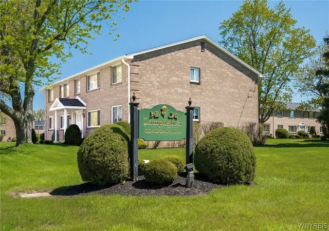 Homes for sale in Amherst, NY | 135 Old Lyme Dr #2, Amherst, NY 14221 | MLS# B1681550