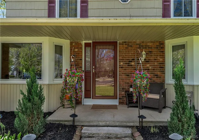 Homes for sale in Grand Island, NY | 126 Amberwood Dr, Grand Island, NY 14072 | MLS# B1681496