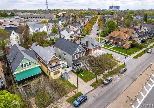 4th image of 260 Humboldt Pkwy, Buffalo, NY 14214 | MLS# B1681680