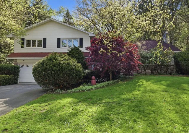 1st image of 58 Landsdowne Ln, Pittsford, NY 14618 | MLS# R1681746
