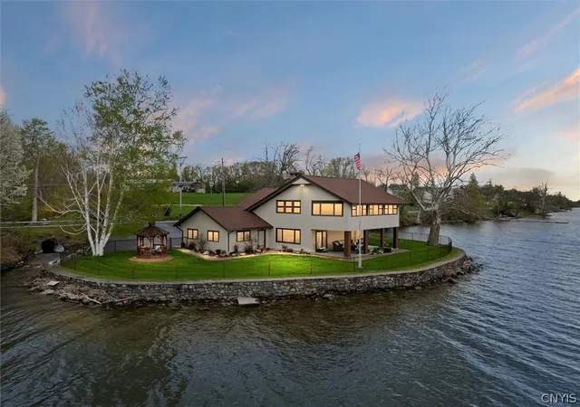 Homes for sale in Owasco, NY | 5072 W Lake Rd, Owasco, NY 13021 | MLS# S1681036