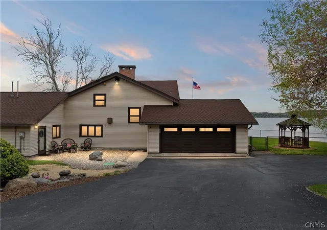 Homes for sale in Owasco, NY | 5072 W Lake Rd, Owasco, NY 13021 | MLS# S1681036