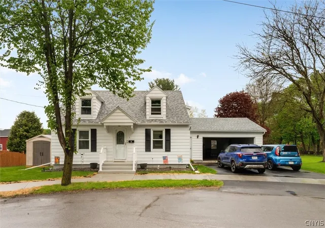 Homes for sale in German Flatts, NY | 5 Columbia Cir, German Flatts, NY 13407 | MLS# S1679316