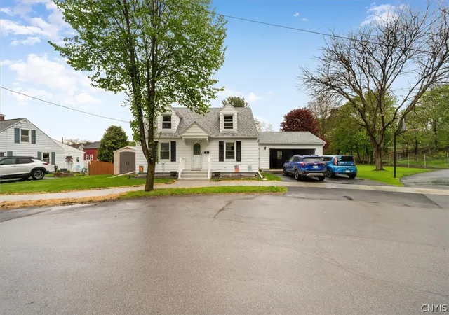 Homes for sale in German Flatts, NY | 5 Columbia Cir, German Flatts, NY 13407 | MLS# S1679316