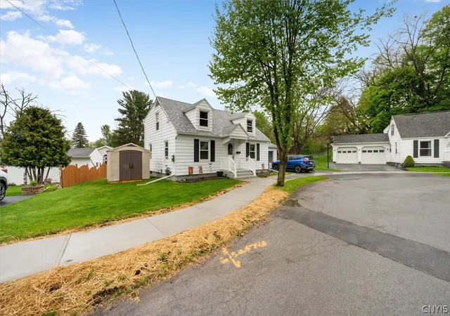 Homes for sale in German Flatts, NY | 5 Columbia Cir, German Flatts, NY 13407 | MLS# S1679316