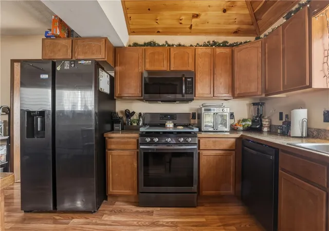 Photo 2 of Sale Pending at 312 Mid Ave, Elmira, NY 14904 | MLS# R1681783 | Listing updated on 2026-07-15
