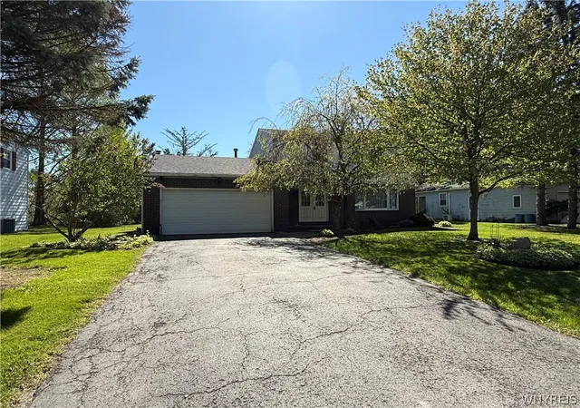 Homes for sale in Lewiston, NY | 4669 W Park Dr, Lewiston, NY 14092 | MLS# B1681375