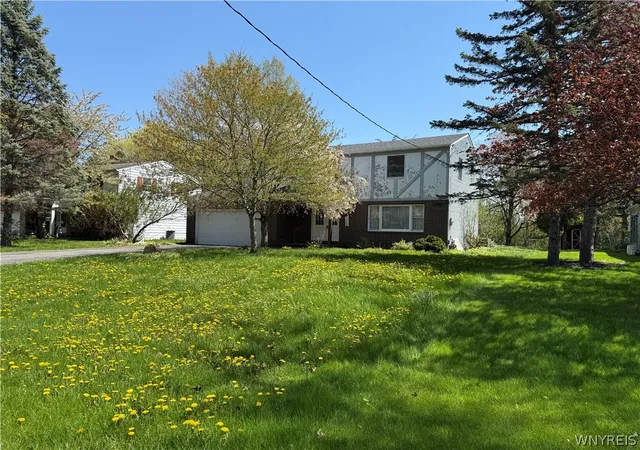 Homes for sale in Lewiston, NY | 4669 W Park Dr, Lewiston, NY 14092 | MLS# B1681375