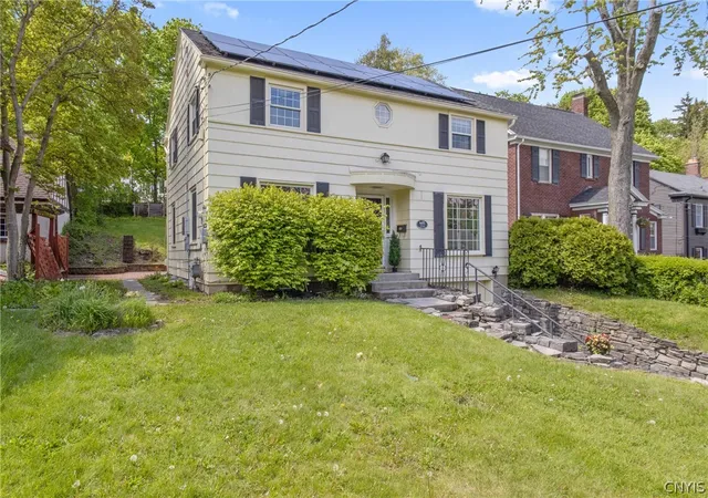 2nd image of 216 Strathmore Dr, Syracuse, NY 13207 | MLS# S1681683