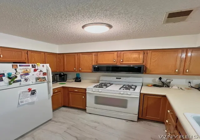 4th image of 77 B Foxberry Dr, Getzville, NY 14068 | MLS# B1680848