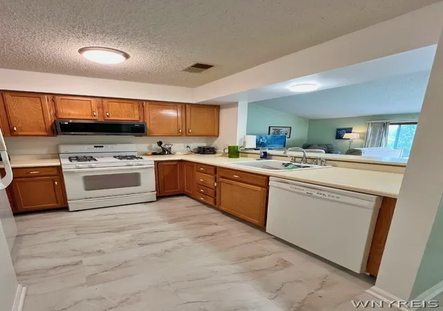 5th image of 77 B Foxberry Dr, Getzville, NY 14068 | MLS# B1680848