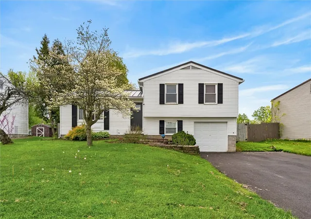 Homes for sale in Hamlin, NY | 3 Barringer Dr, Hamlin, NY 14464 | MLS# R1681832
