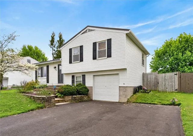 Homes for sale in Hamlin, NY | 3 Barringer Dr, Hamlin, NY 14464 | MLS# R1681832