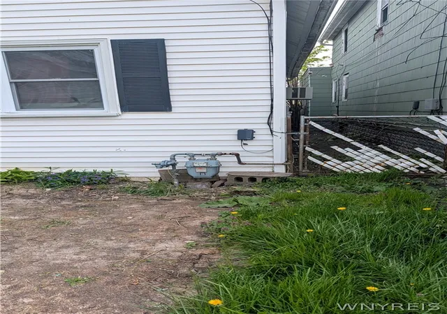 18th image of 83 Thompson St, Buffalo, NY 14207 | MLS# B1680653