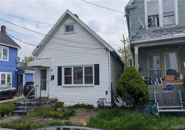 1st image of 83 Thompson St, Buffalo, NY 14207 | MLS# B1680653