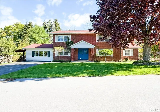 Homes for sale in New Hartford, NY | 5 Chestnut Rd, New Hartford, NY 13413 | MLS# S1681898