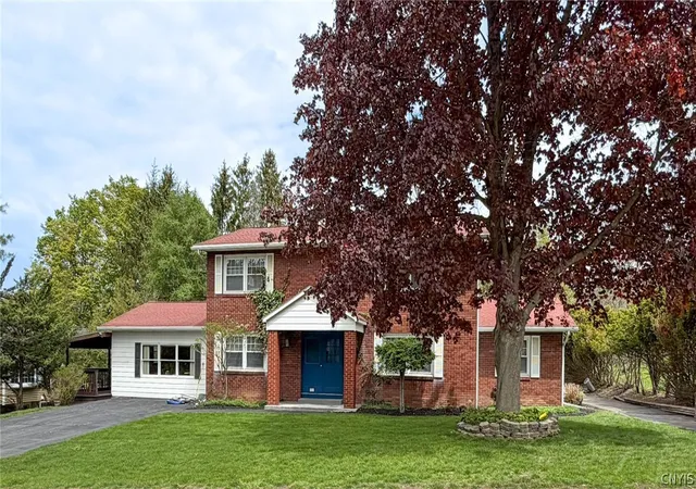 Homes for sale in New Hartford, NY | 5 Chestnut Rd, New Hartford, NY 13413 | MLS# S1681898